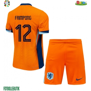 Nederländerna Jeremie Frimpong #12 Hemmaställ Barn EM 2024 Kortärmad (+ Korta byxor)